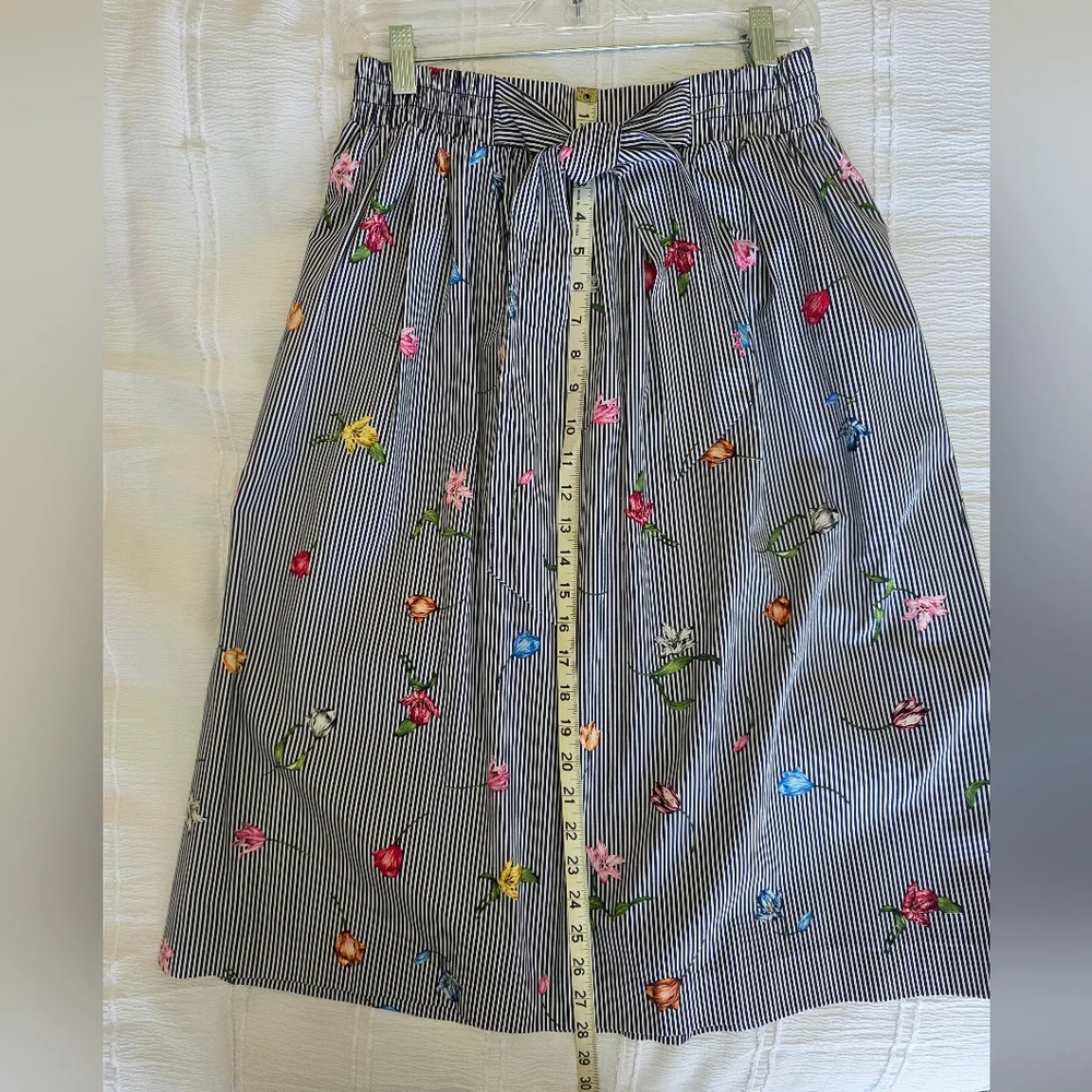 H&M Navy & White Pinstripe A-Line Skirt with Multicolor Floral print - Picture 4 of 8